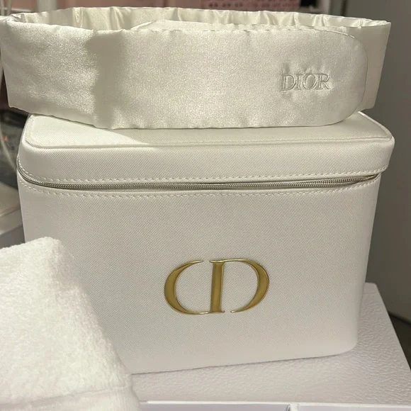 DiorVanity Case—Headband-Towel- Full Size Hyalushot - Picture 8 of 16